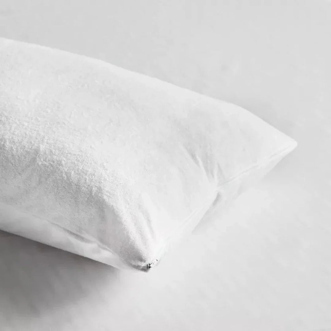 Free gift included: Waterproof Pillow Protector
